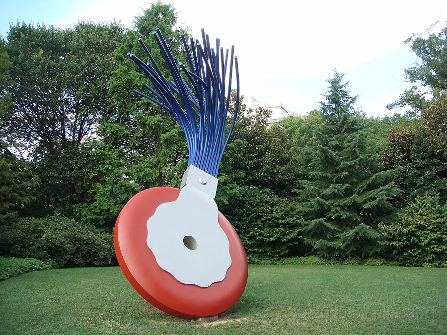 Washington DC [2009 July 03] 030.JPG - Scenes from The National Gallery of Art Sculpture Garden